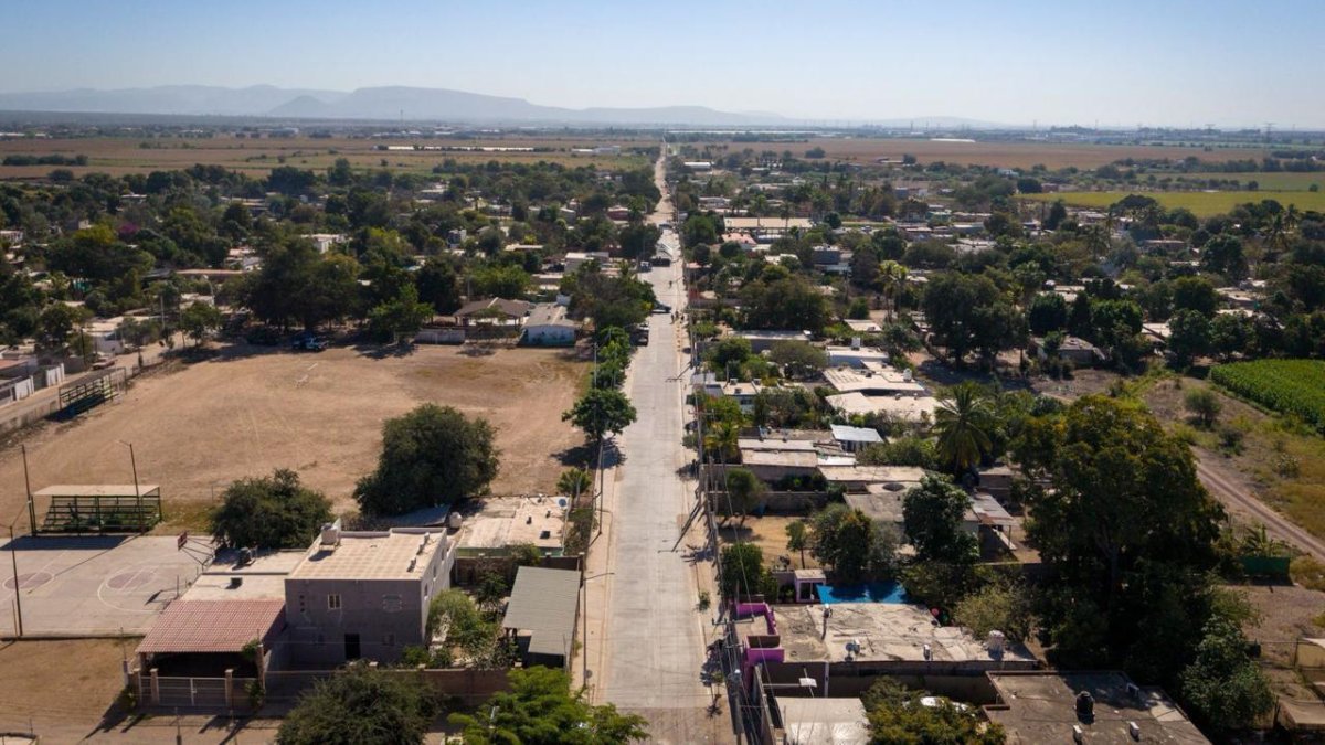 entrega alcalde gamez mendívil obra en bachigualatito culiacan sinaloa pavimento