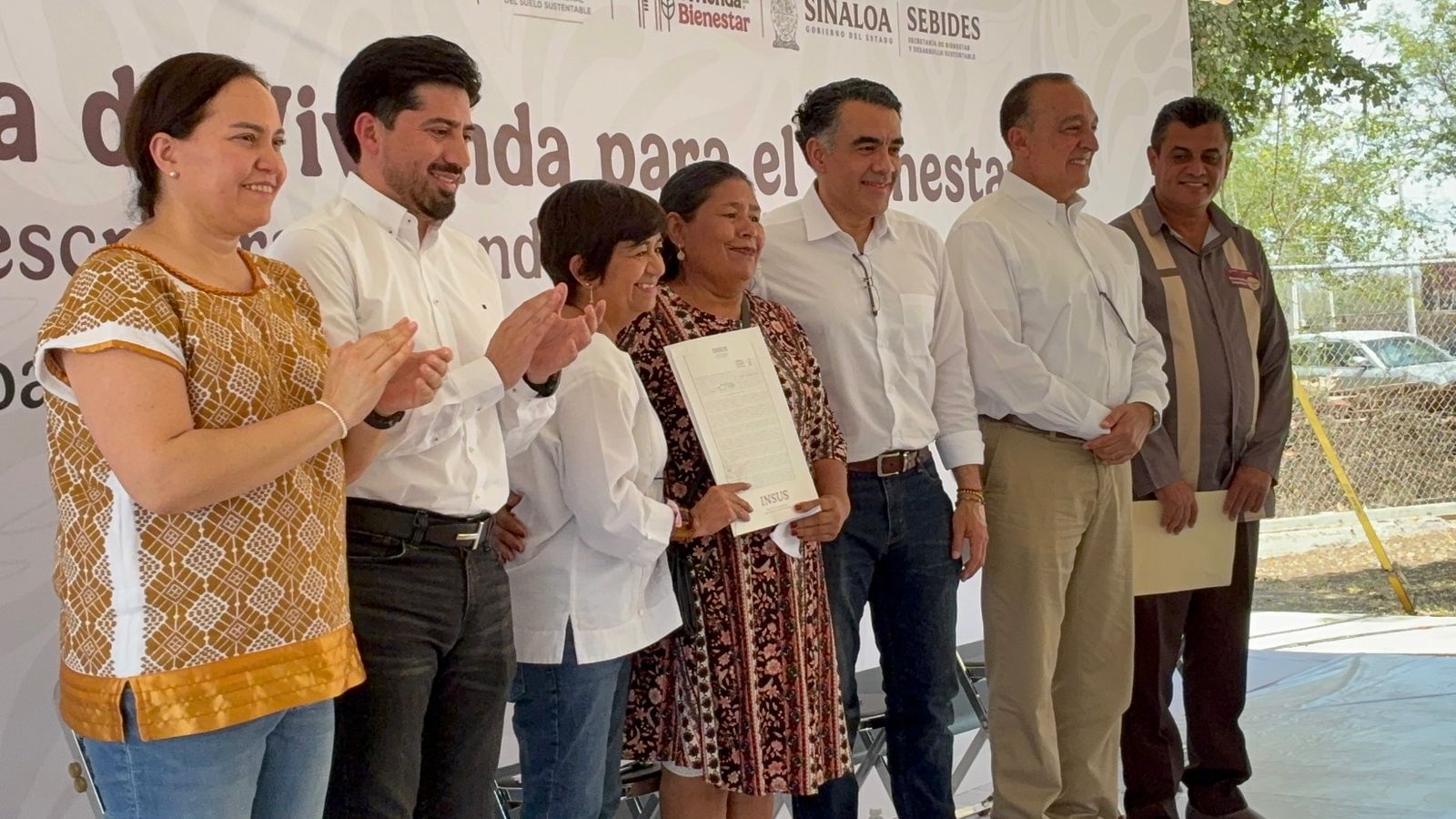 Entrega de escrituras y condonación de créditos Fovissste en Los Mochis