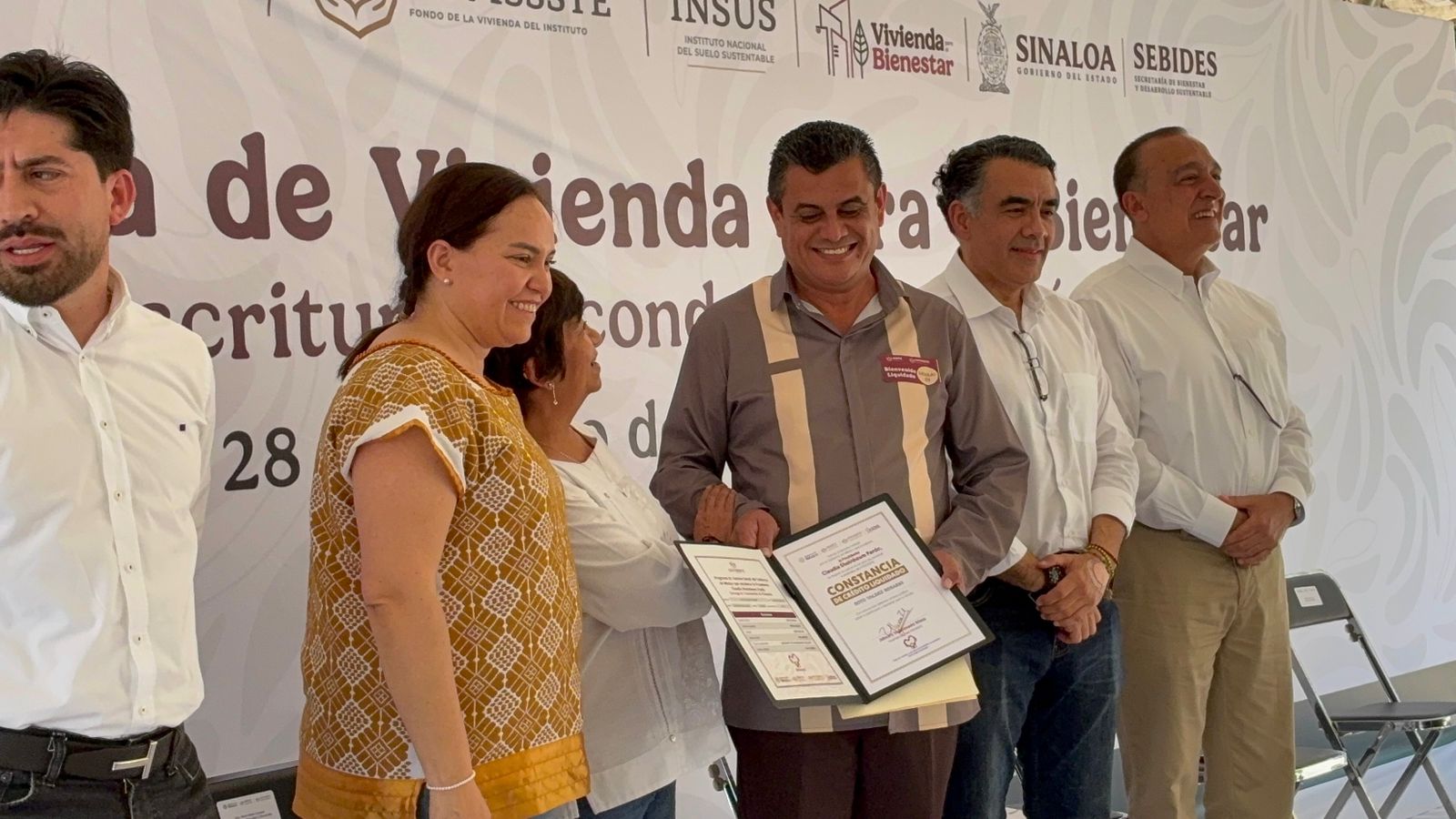 Entrega de escrituras y condonación de créditos Fovissste en Los Mochis