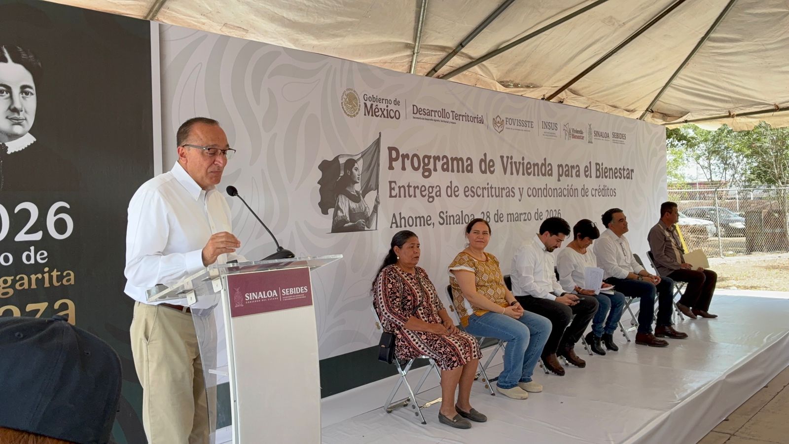 Entrega de escrituras y condonación de créditos Fovissste en Los Mochis