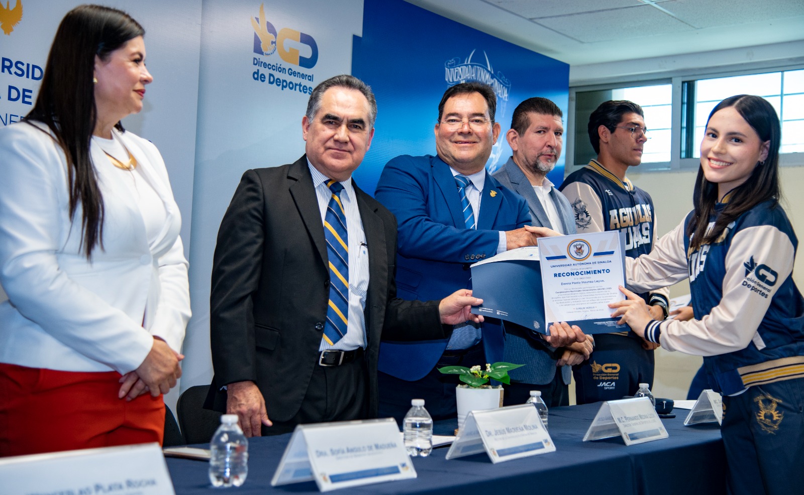 Entrega de estímulos económicos a atletas de la UAS