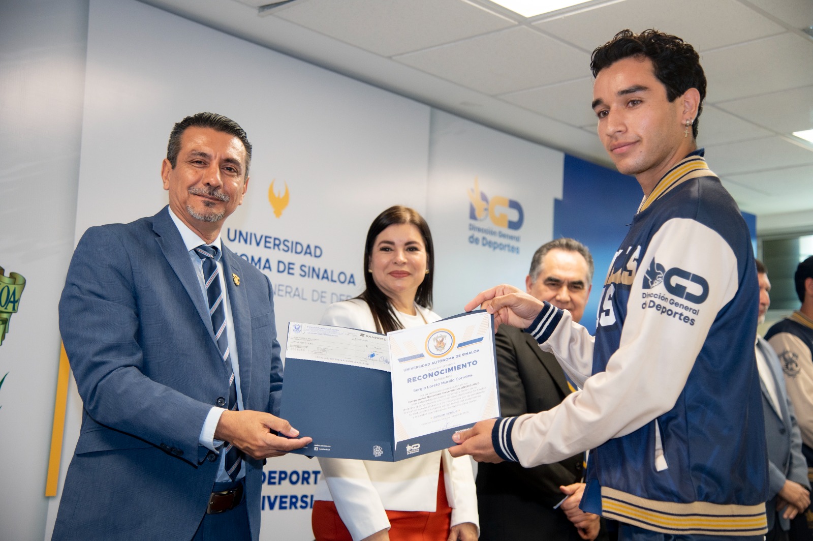 Entrega de estímulos económicos a atletas de la UAS