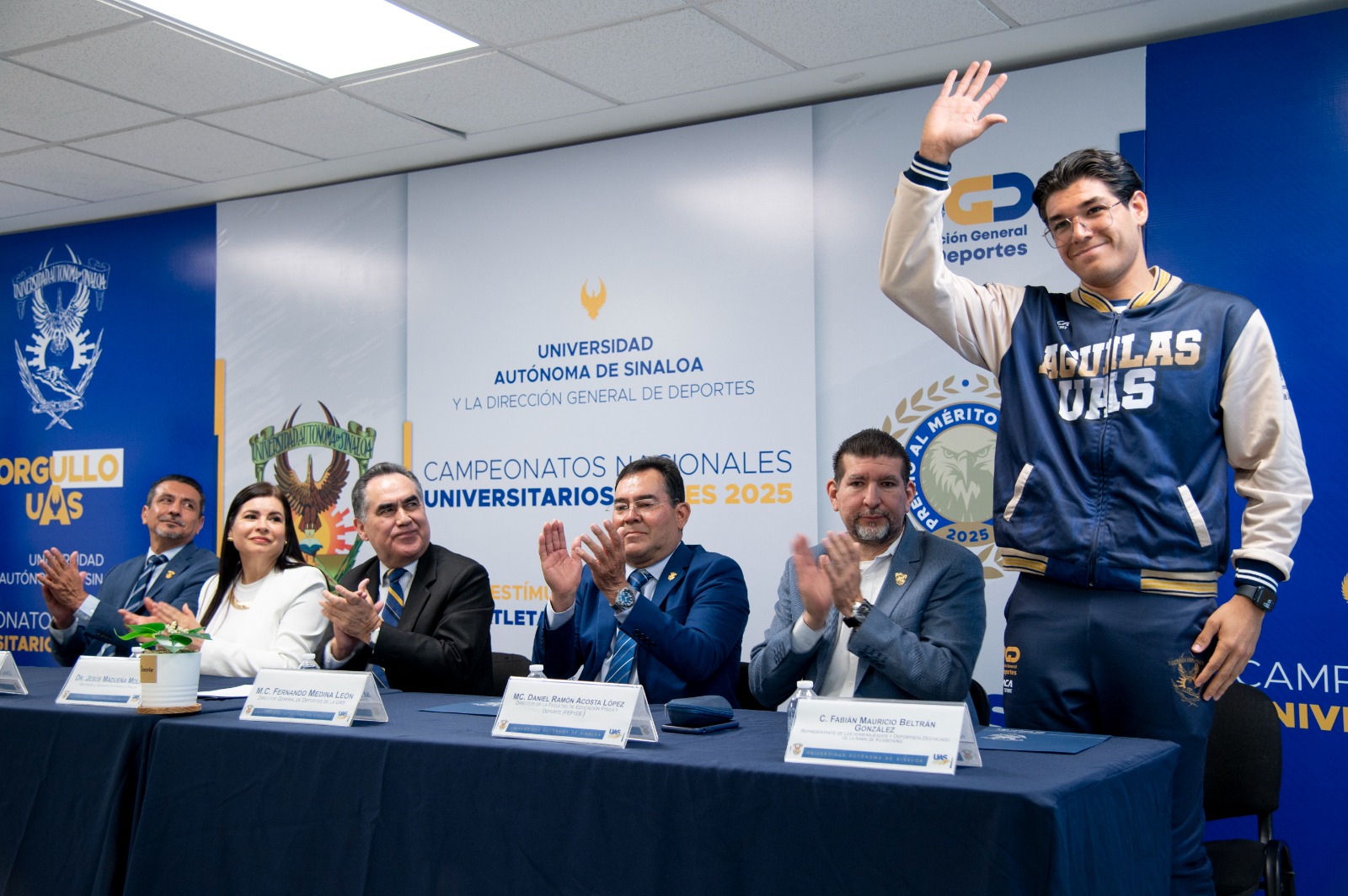 Entrega de estímulos económicos a atletas de la UAS