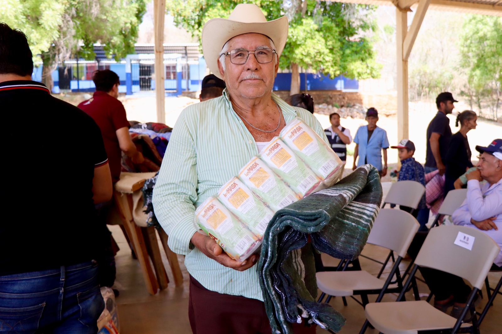 Entrega de harimasa en Cortijos de Guaténipa, Badiraguato