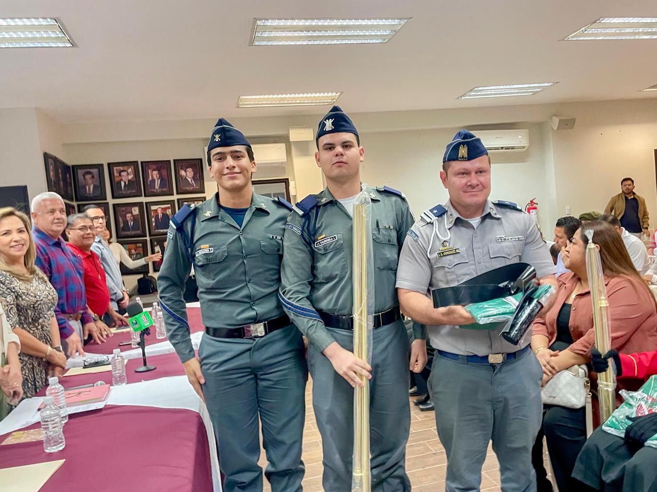 Entrega de kits de bandera en Ahome, Sinaloa