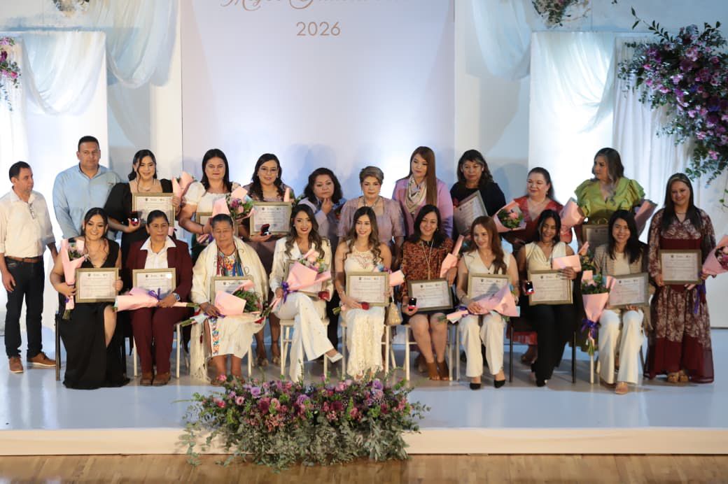 Entrega del Premio a la Mujer Guasavense 2026
