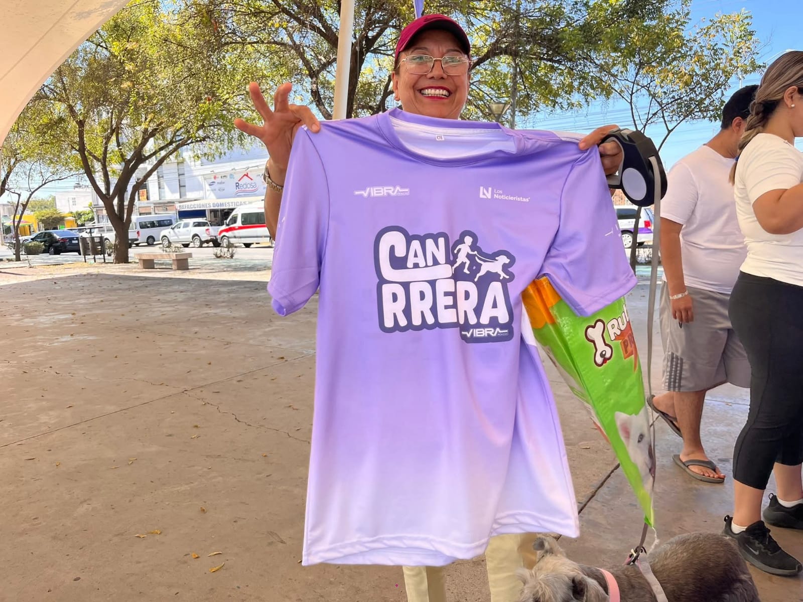 Entrega de kit para la Canrrera 2026 continúa en el Parque Lineal en Mazatlán