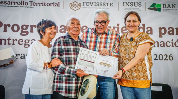 Encabeza Rocha en Eldorado, Sinaloa, entrega de mil 256 acciones de certeza jurídica del RAN, Insus y Fovissste