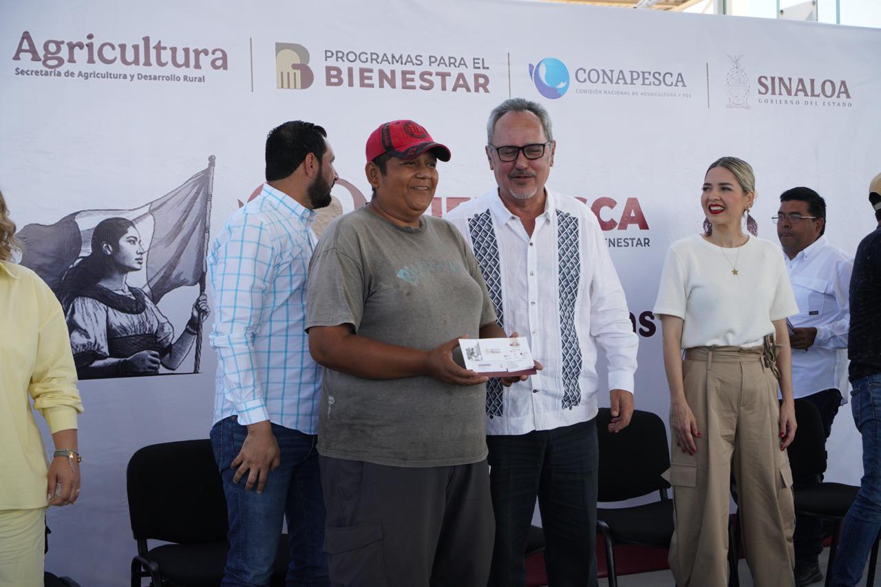 Entregan apoyo del Bienpesca en Mazatlán, Sin.