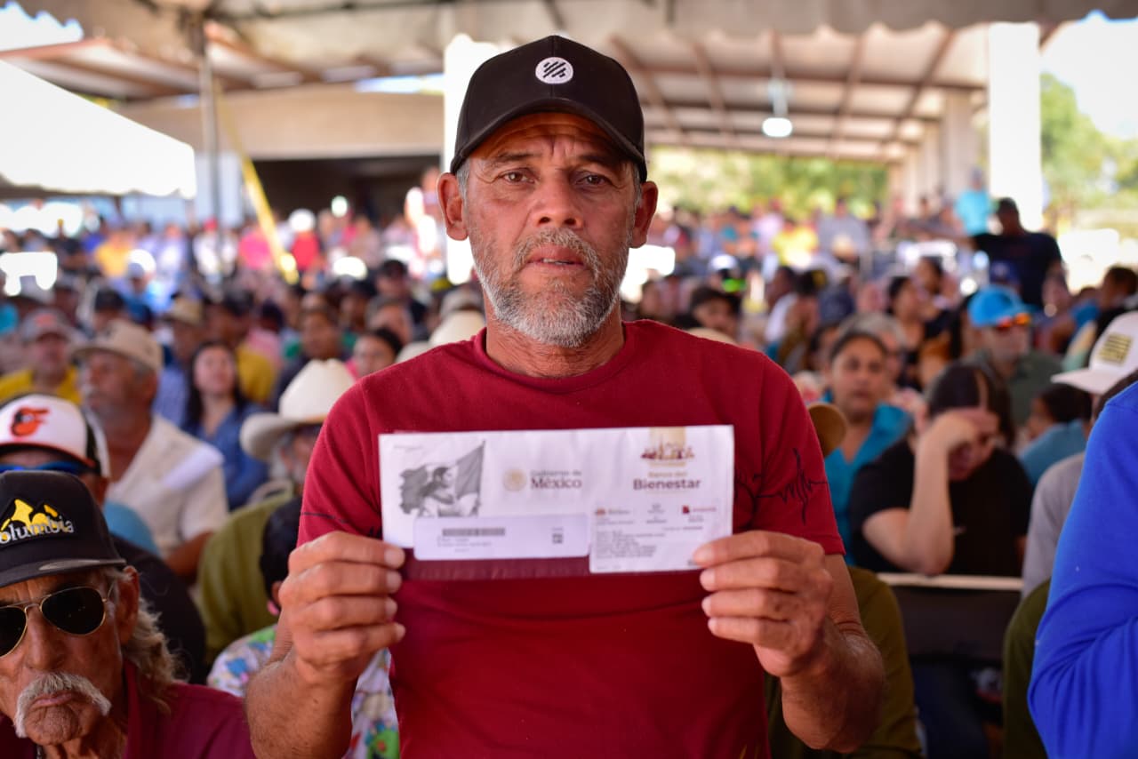 Entregan Bienpesca a pescadores de Ahome