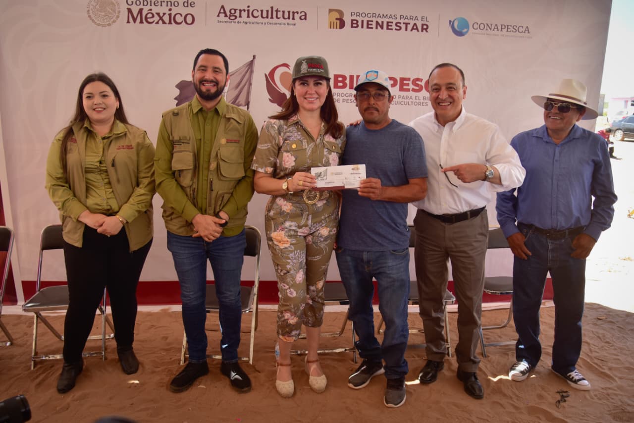 Entregan Bienpesca a pescadores de Ahome