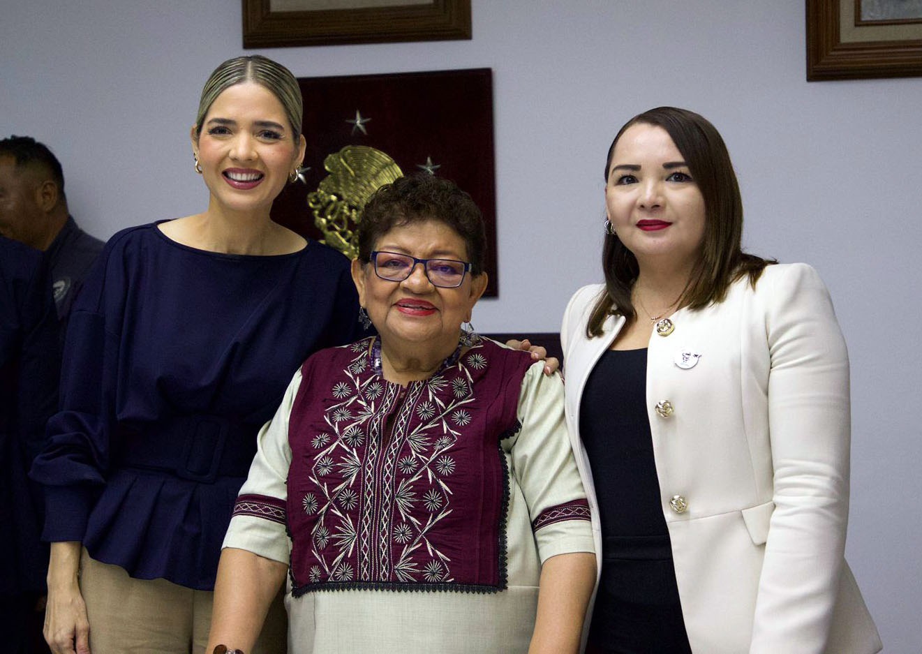 Titular de la FGR, Ernestina Godoy Ramos, fiscal de Sinaloa, Claudia Zulema Sánchez Kondo y la alcaldesa de Mazatlán, Estrella Palacios