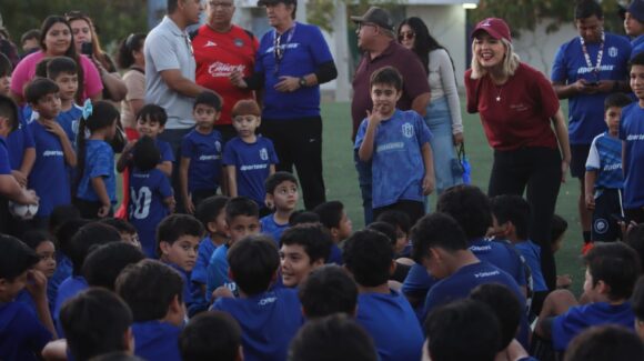 Estrella Palacios visita la Unidad Deportiva Benito Juárez y refrenda su apoyo al futbol infantil de Mazatlán, Sinaloa