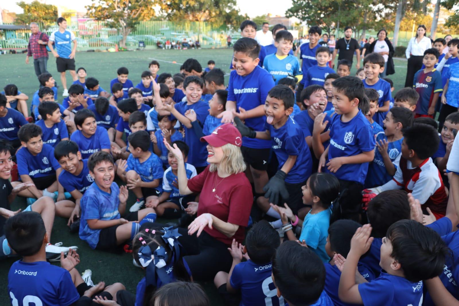 Estrella Palacios visita la Unidad Deportiva Benito Juárez