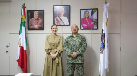 Recibe Estrella Palacios al comandante de la Tercera Región Militar en Mazatlán, Sinaloa