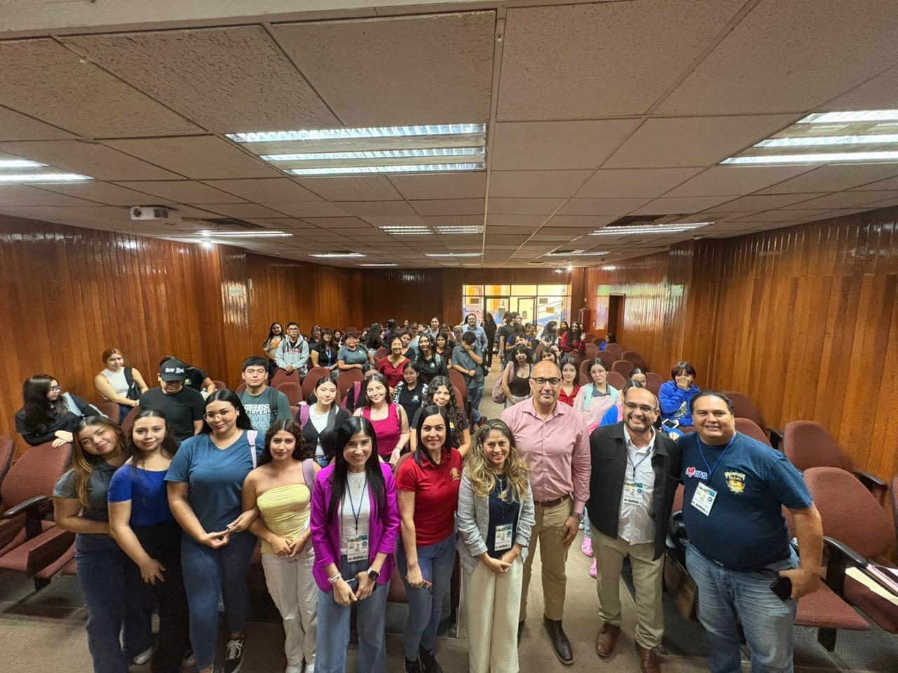 estudiantes de educacion de la uas recibieron la conferencia sobre emprendimiento en mazatlan sinaloa