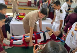 Marina acerca la paz a las aulas; estudiantes de secundaria en Mazatlán