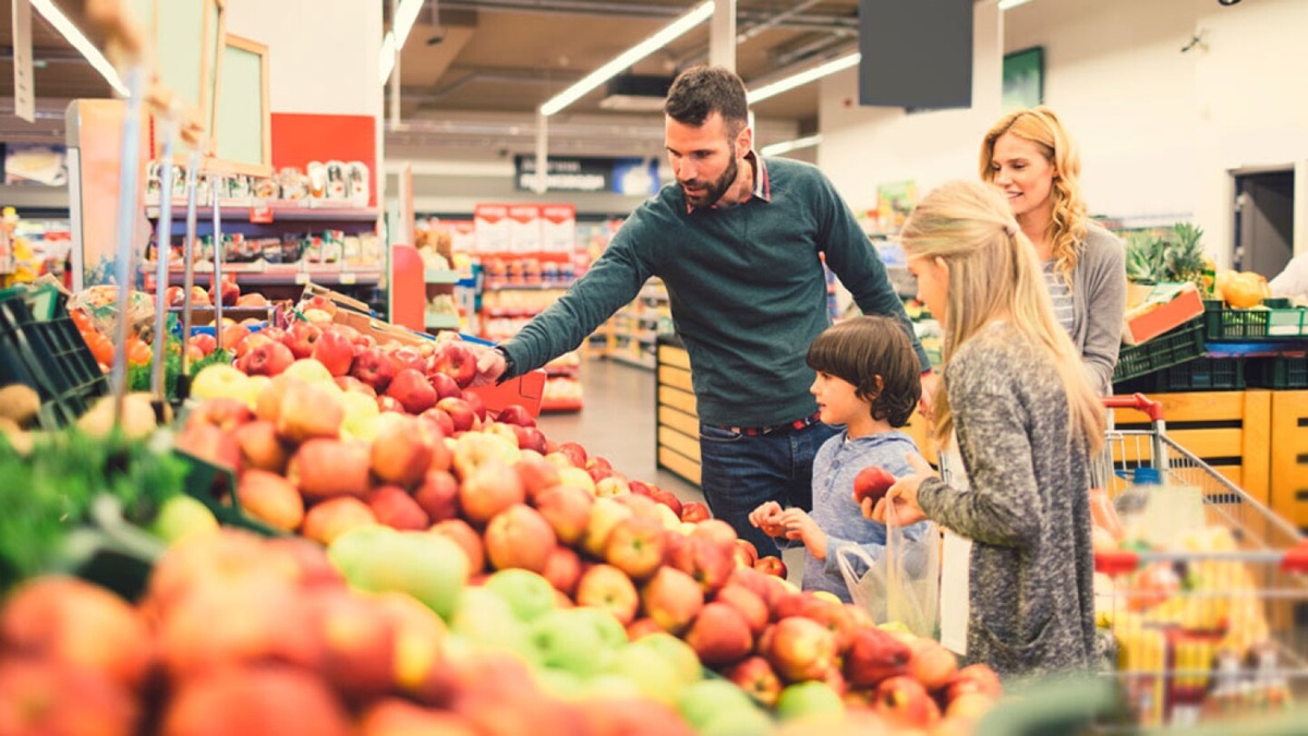 Familia comprando en supermercado. Ofertas de Casa Ley