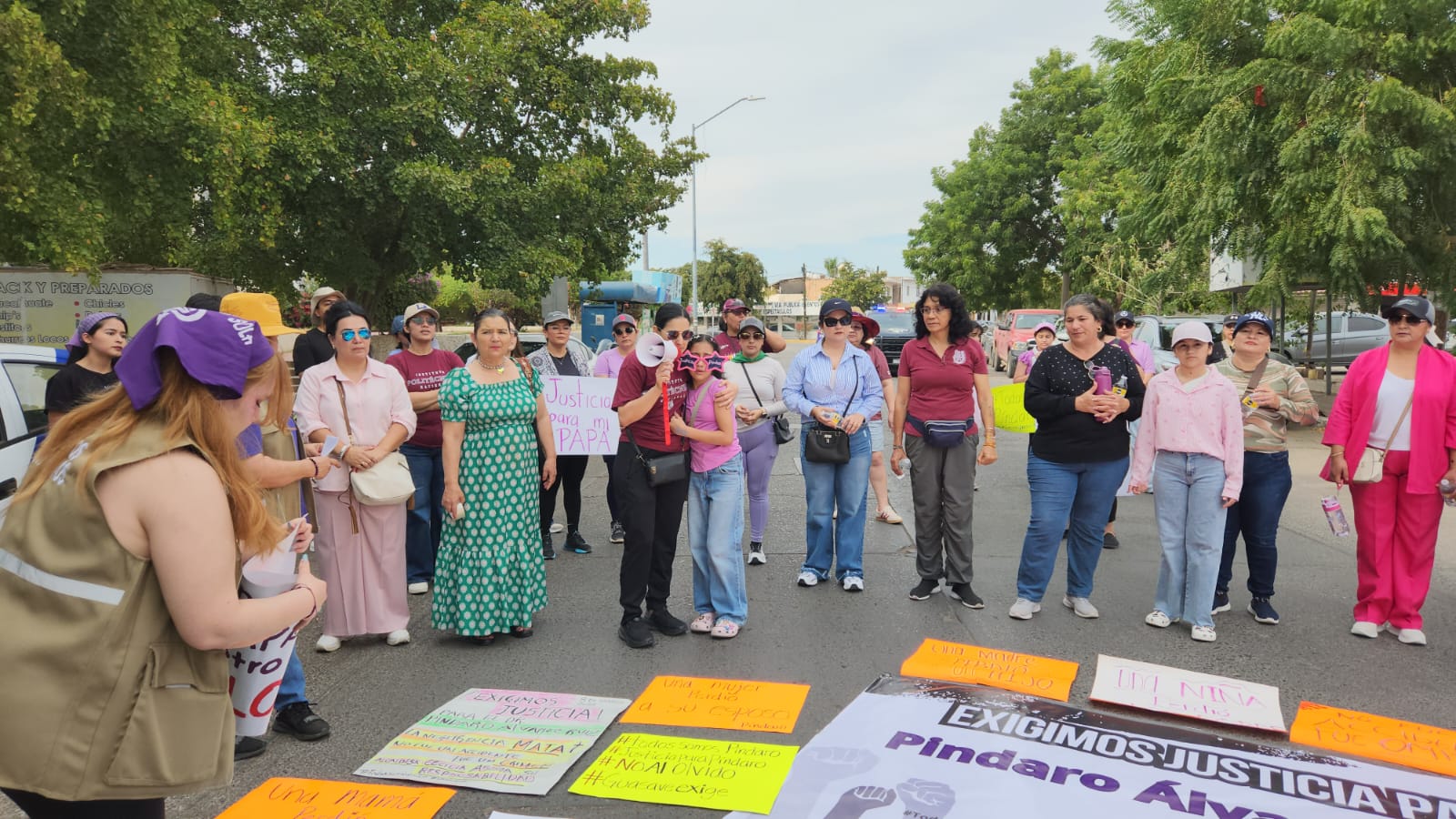 Familia de Píndaro en la marcha del 8M en Guasave, Sin.