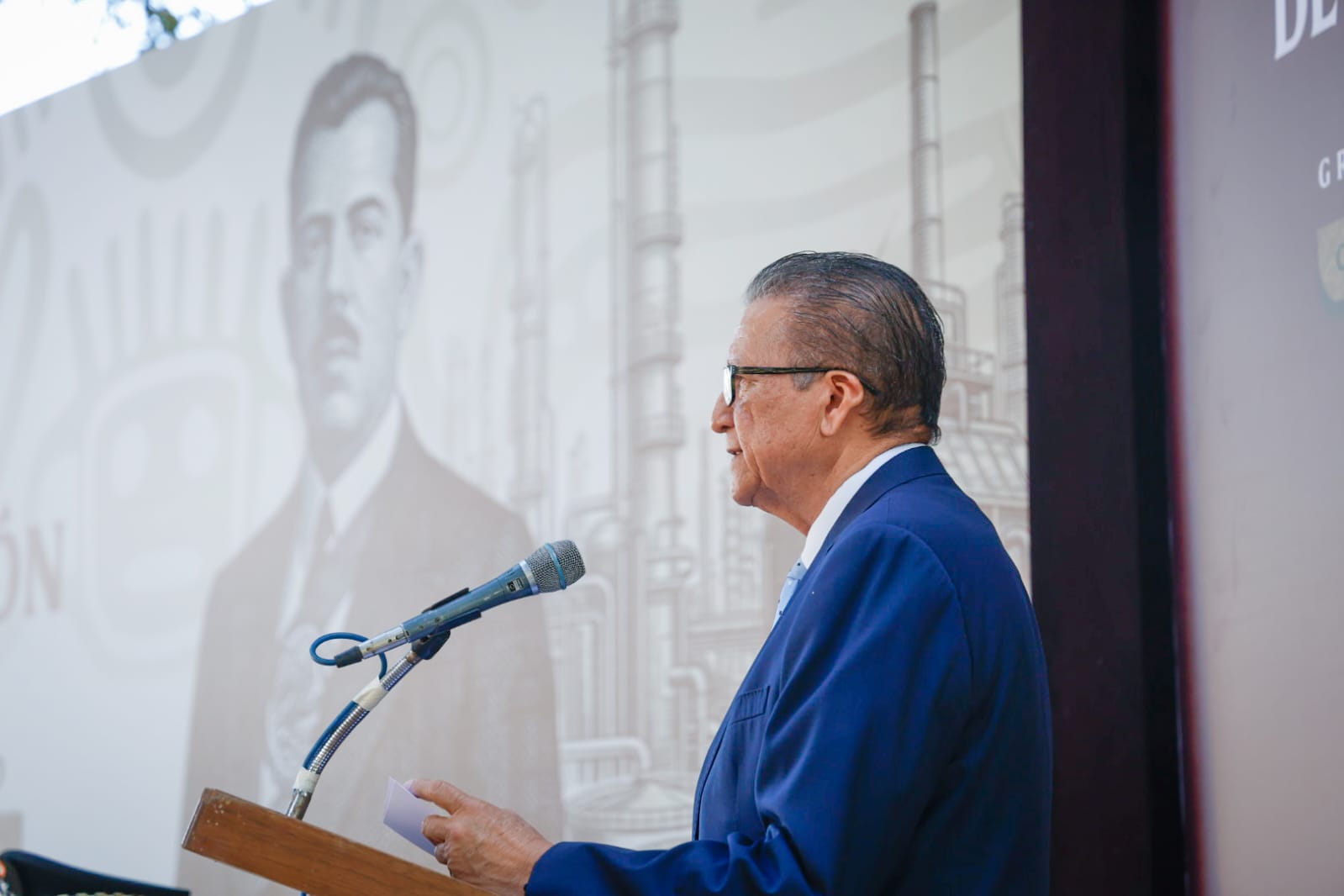 feliciano valle durante la conmemoracion del 88 aniversario de la expropiacion petrolera en mexico