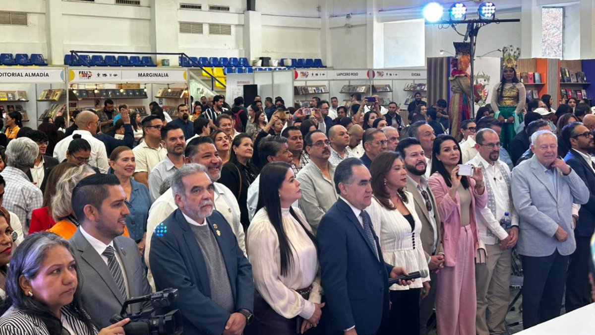 feria del libro uas en mazatlan asisten