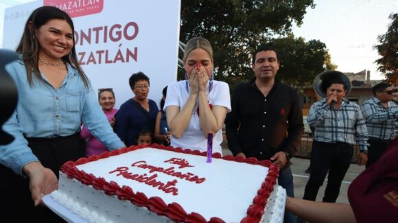 ¡Felicidades! Vecinos sorprenden a Estrella Palacios en su cumpleaños durante jornada de ‘Contigo Mazatlán’