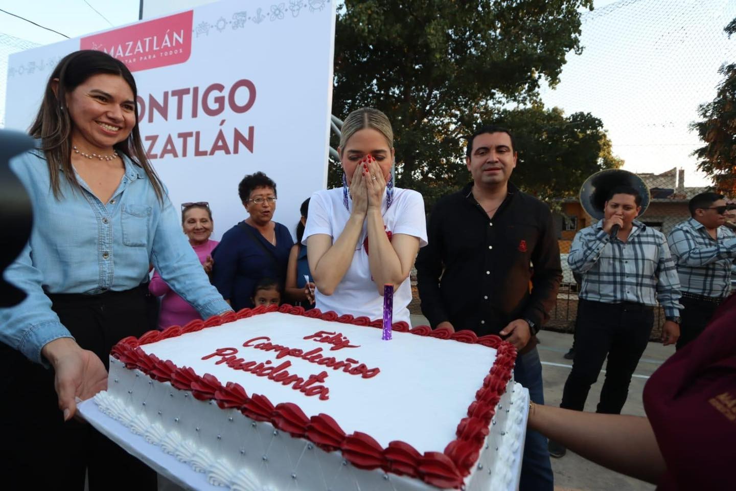 Festejo de Estrella Palacios en jornada de "Contigo Mazatlán"