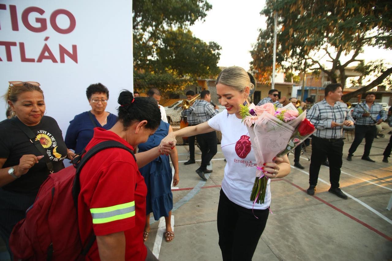 Festejo de Estrella Palacios en jornada de "Contigo Mazatlán"