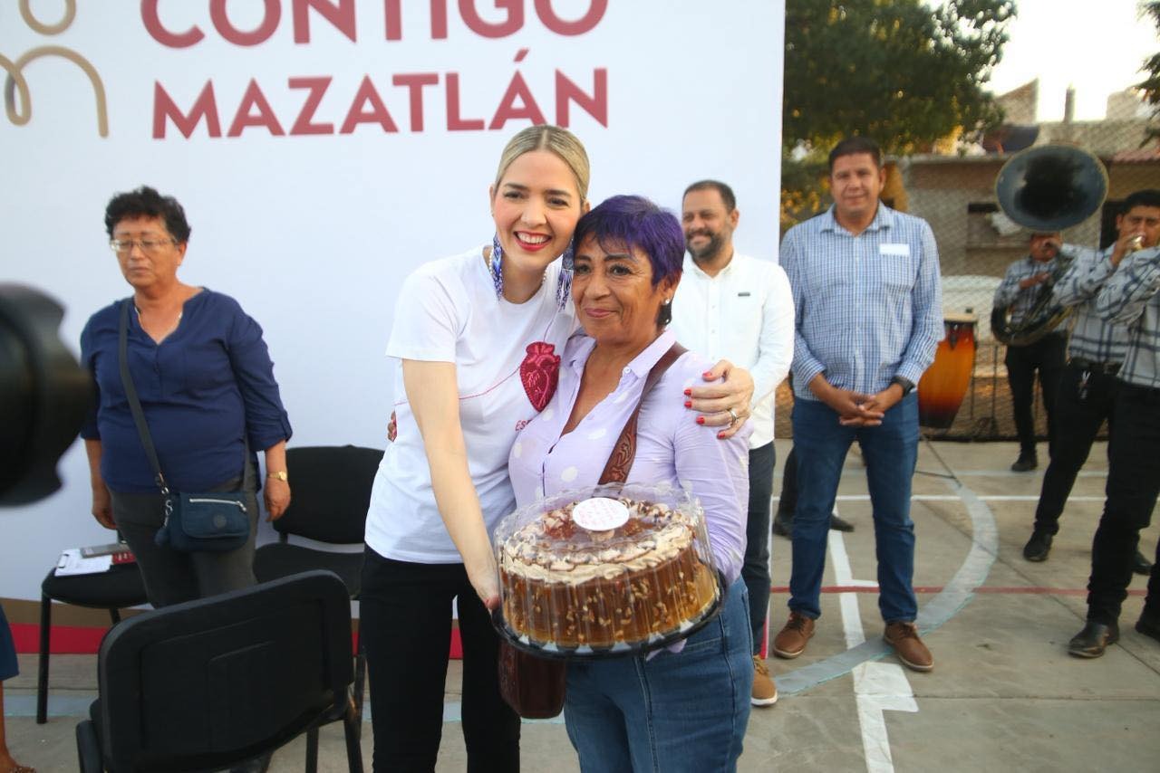 Festejo de Estrella Palacios en jornada de "Contigo Mazatlán"