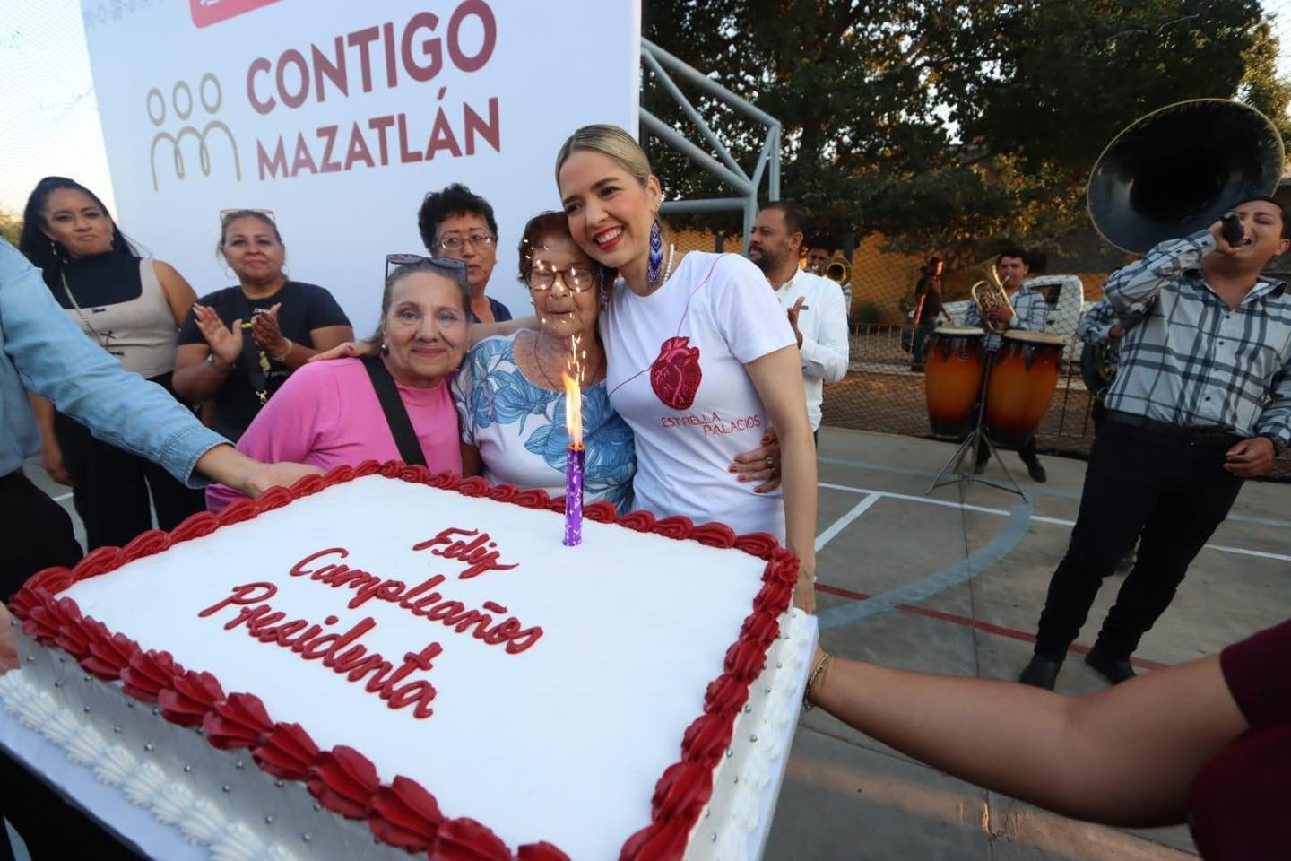 Festejo de Estrella Palacios en jornada de "Contigo Mazatlán"