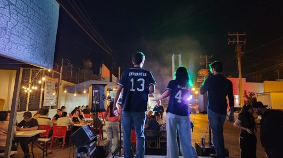 Una fiesta en honor al Día del Taco en Guasave, Sinaloa: Jaime celebra junto a sus clientes