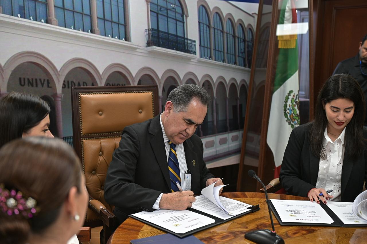 Firma de convenio entre Semujeres y UAS