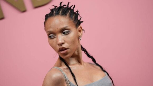 El actor Shia LaBeouf enfrenta nueva demanda de su expareja FKA twigs