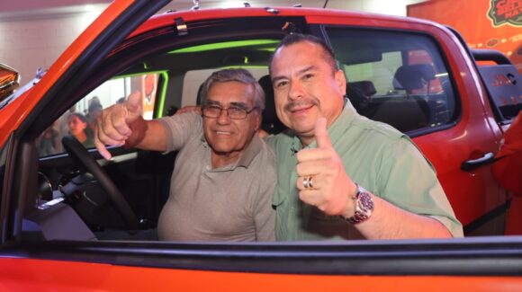 Francisco Ramírez Favela es el ganador de la camioneta JAC en apertura de la sucursal 4 de Carnes Selectas Nayarit en Mazatlán