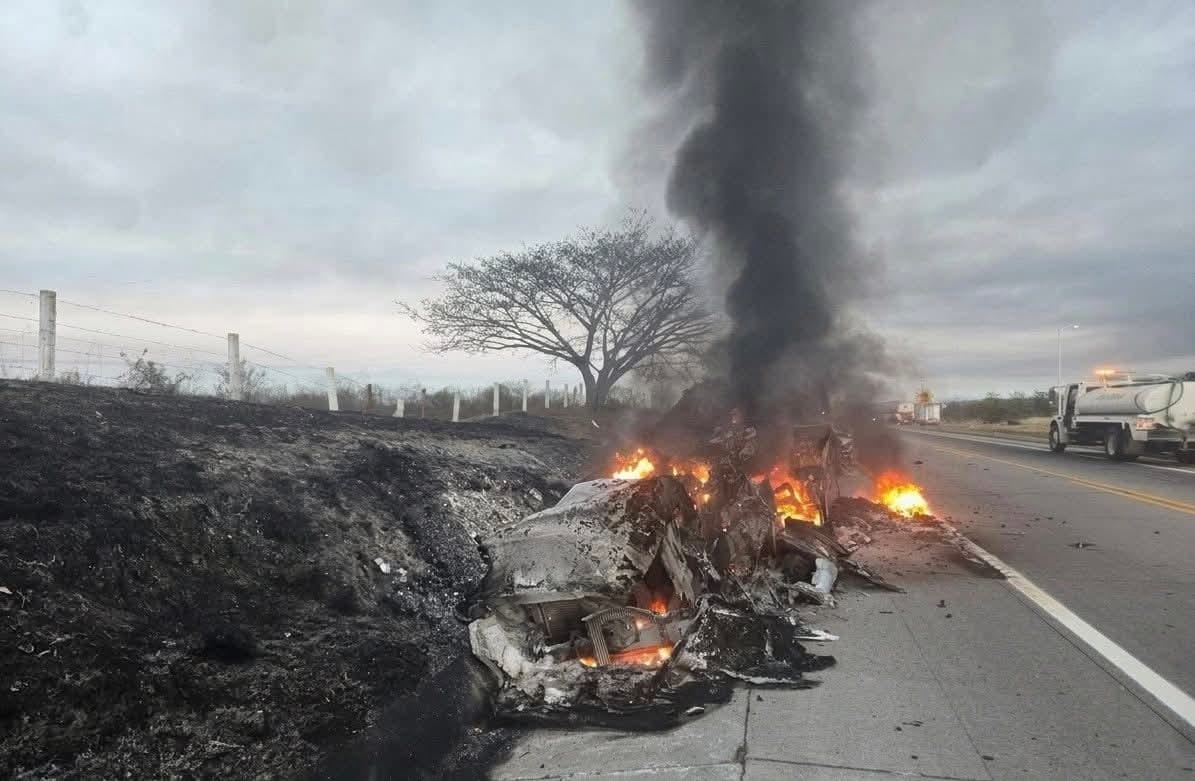 fuerte choque de traileres en mazatlan deja una unidad siniestrada