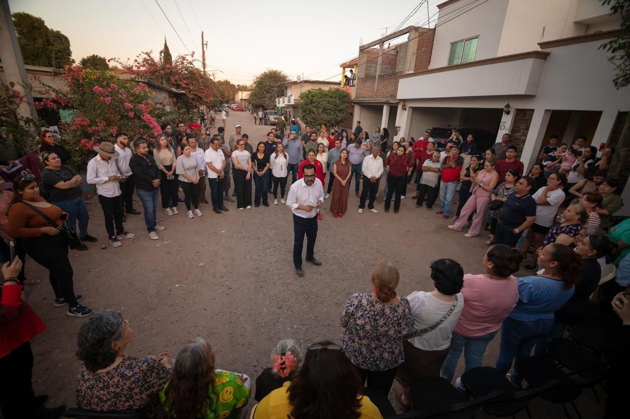 Gámez Mendívil arranca con la pavimentación de calles y la construcción de una cancha en Costa Rica, Culiacán