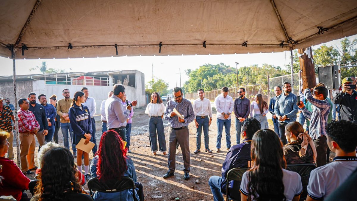 gamez mendivil da banderazo a pavimentacion de calles alrededor de la uas de quila demuestra
