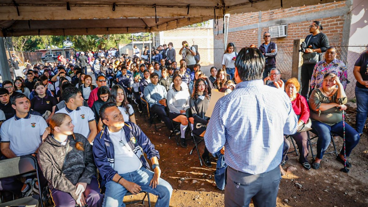 gamez mendivil da banderazo a pavimentacion de calles alrededor de la uas de quila evento