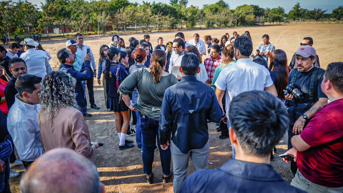 gamez mendivil da banderazo a pavimentacion de calles alrededor de la uas de quila habitantes