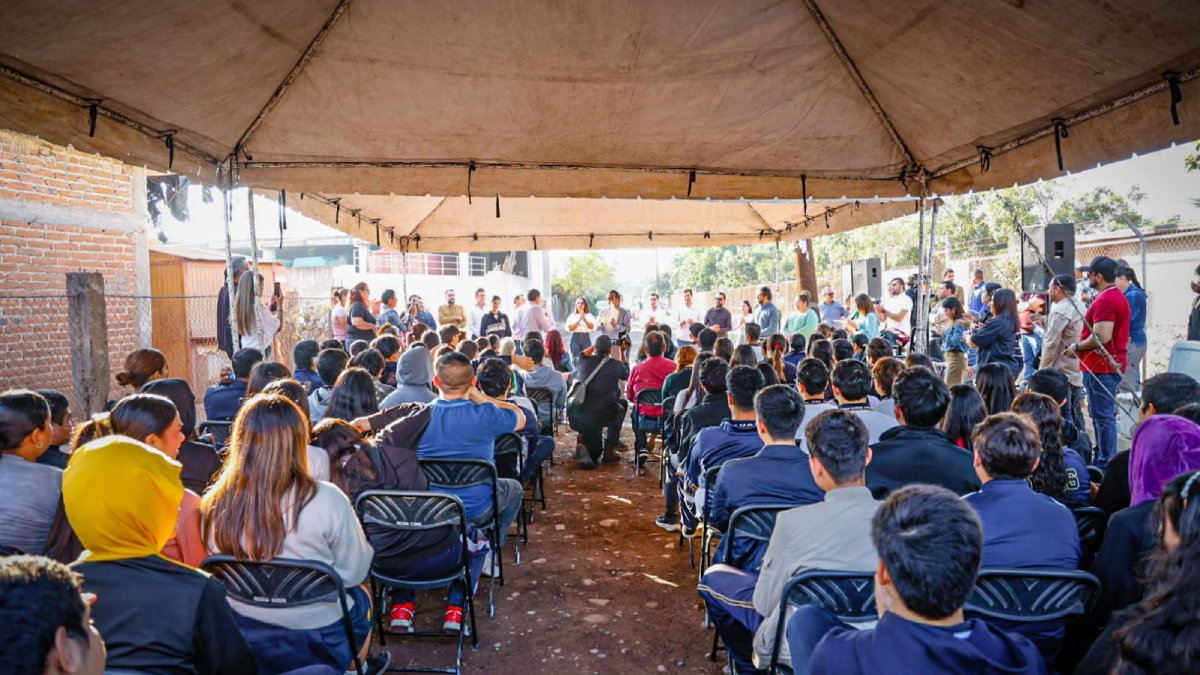 gamez mendivil da banderazo a pavimentacion de calles alrededor de la uas de quila peticion