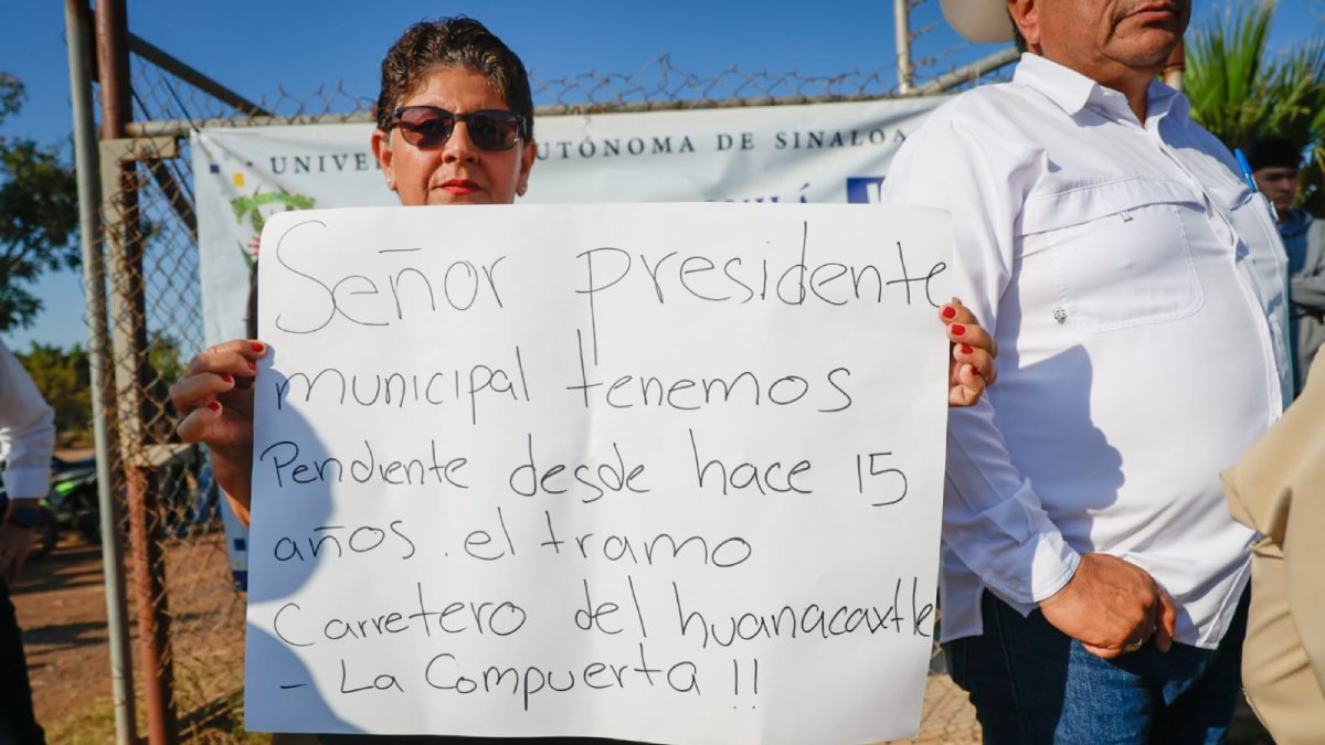 gamez mendivil da banderazo a pavimentacion de calles alrededor de la uas de quila peticion