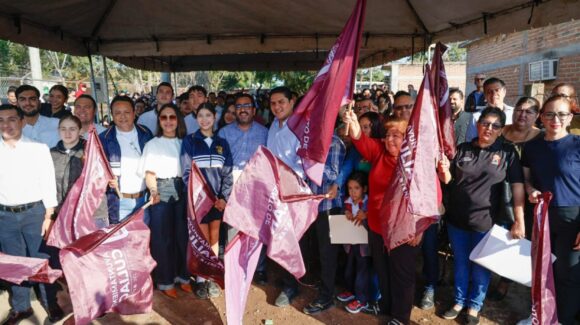 Gámez Mendívil da banderazo de inicio a pavimentación de calles alrededor de la preparatoria de Quilá