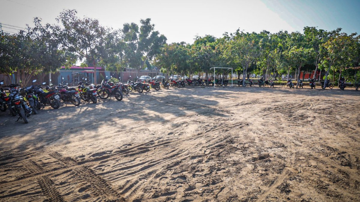 gamez mendivil da banderazo a pavimentacion de calles alrededor de la uas de quila terreno