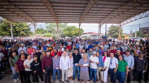 Gámez Mendívil participa en entregas de tarjetas de Bienpesca en Cospita, Culiacán, Sinaloa