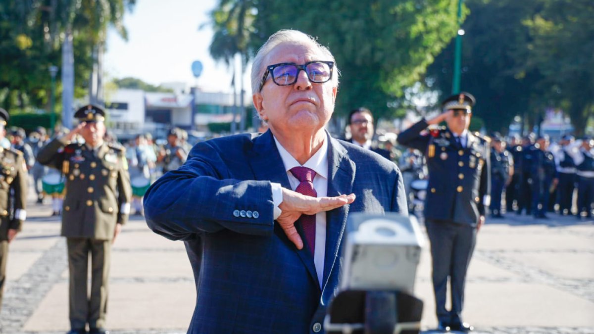 gobernador en izamiento por aniversario del natalicio de benito juarez culiacan sinaloa