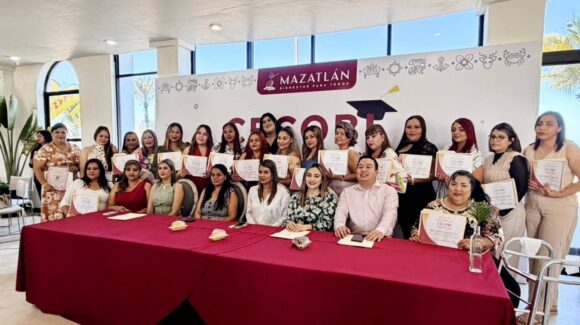 Se gradúan 200 personas tras capacitarse dentro de los Cecobis de Mazatlán, Sinaloa