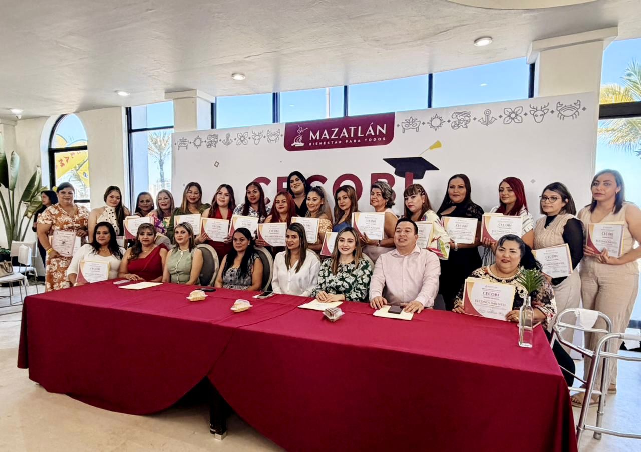Graduados de Centros Comunitarios del Bienestar (Cecobis)