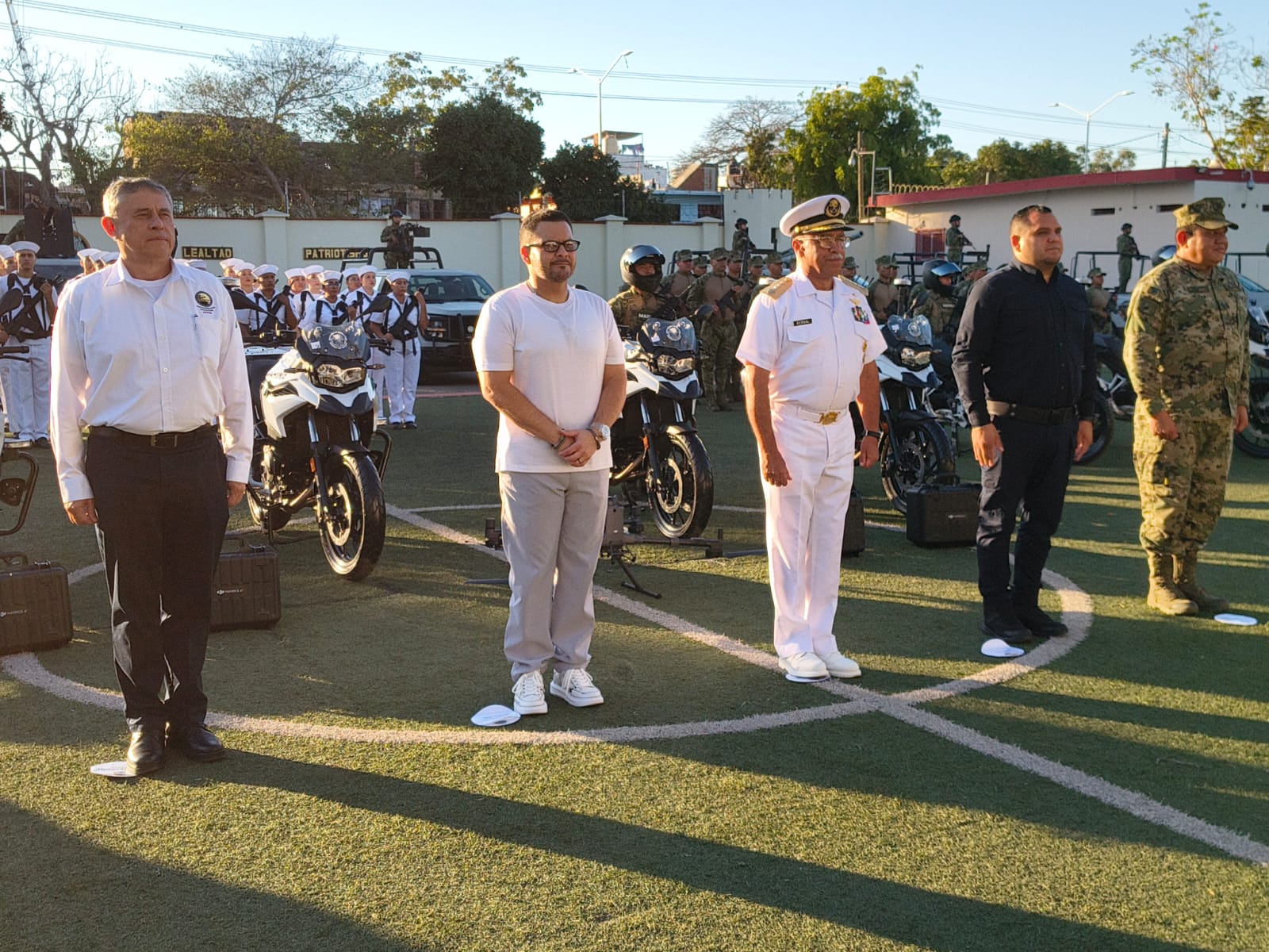 Grupo ARHE dona a la Marina motocicletas y drones en Mazatlán