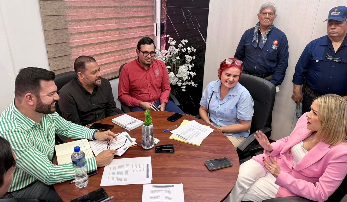 Estrella Palacios se reúne con Guerreros Azules AC