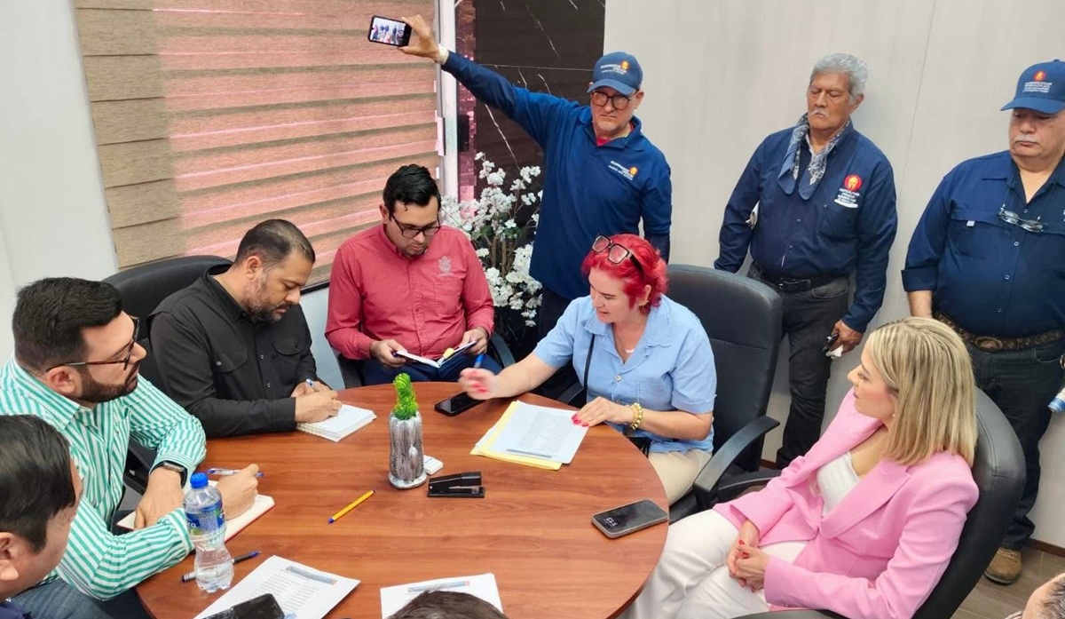 Estrella Palacios se reúne con Guerreros Azules AC